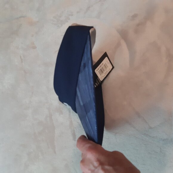 New Adidas golf visor - Picture 2 of 8